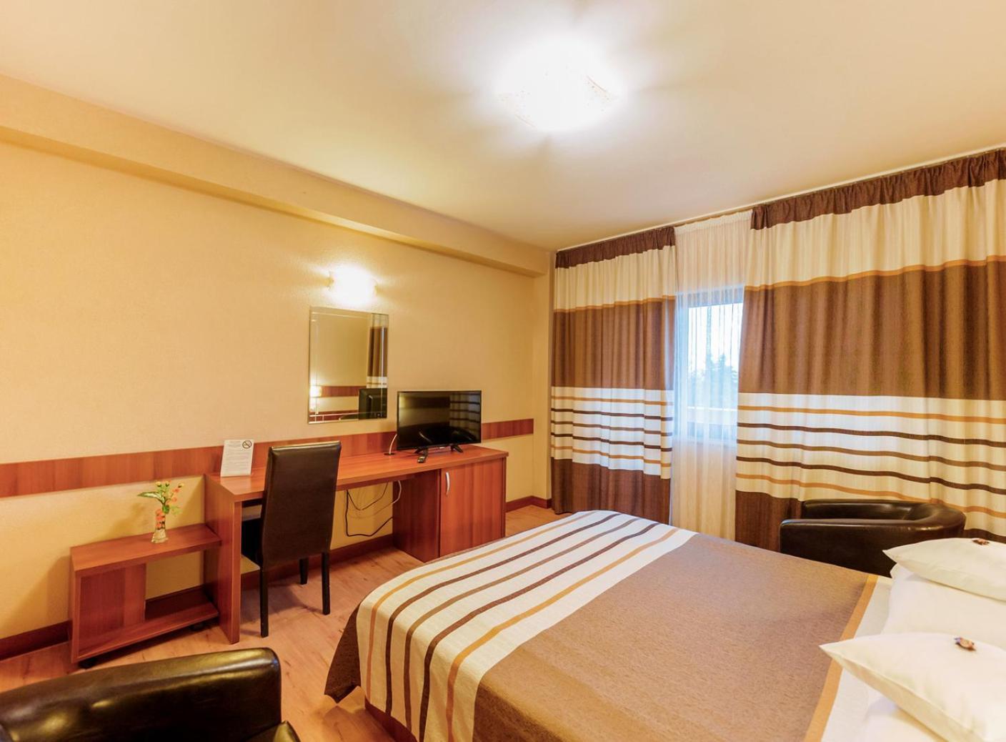 Hotel Crisana Арад Экстерьер фото
