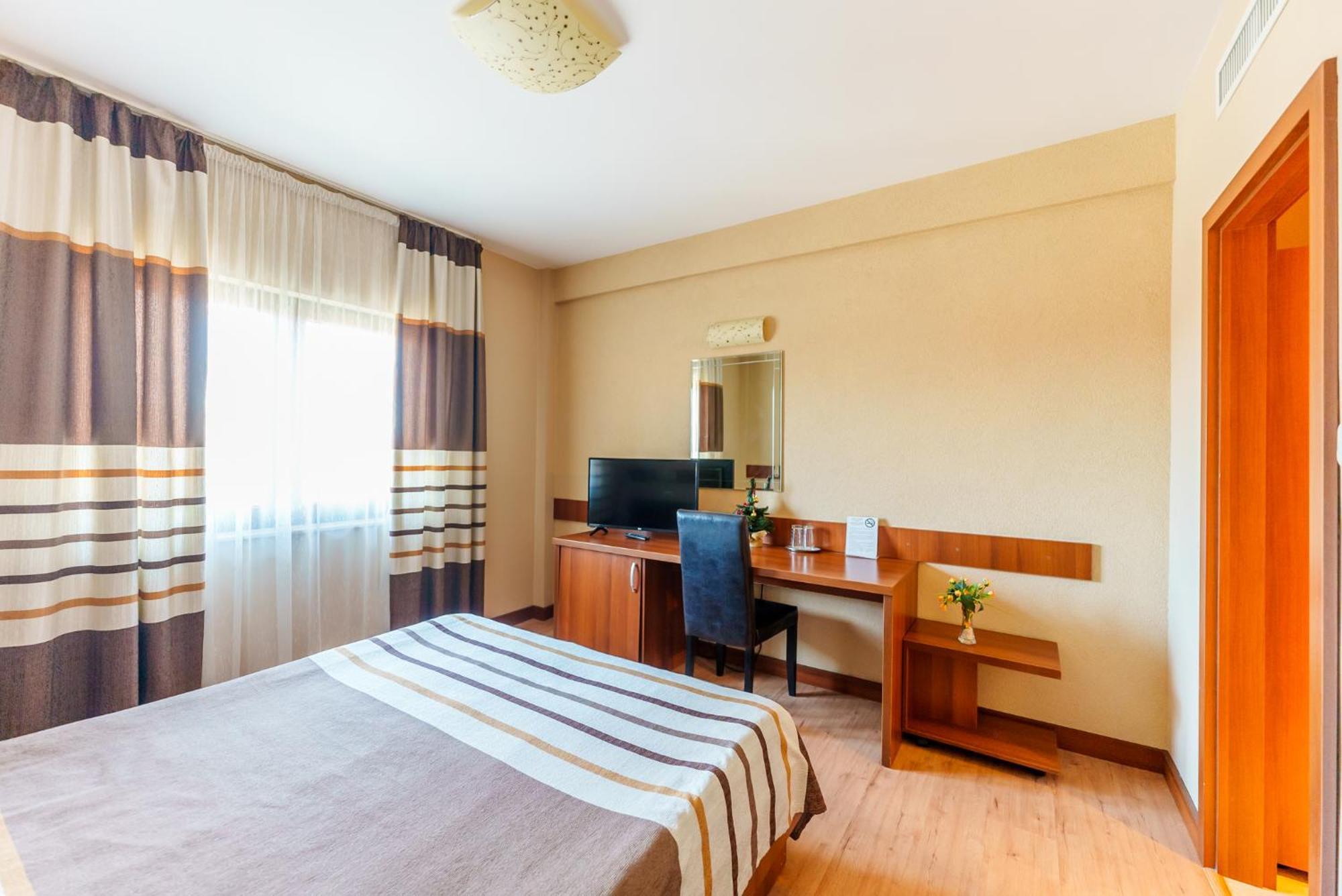 Hotel Crisana Арад Экстерьер фото