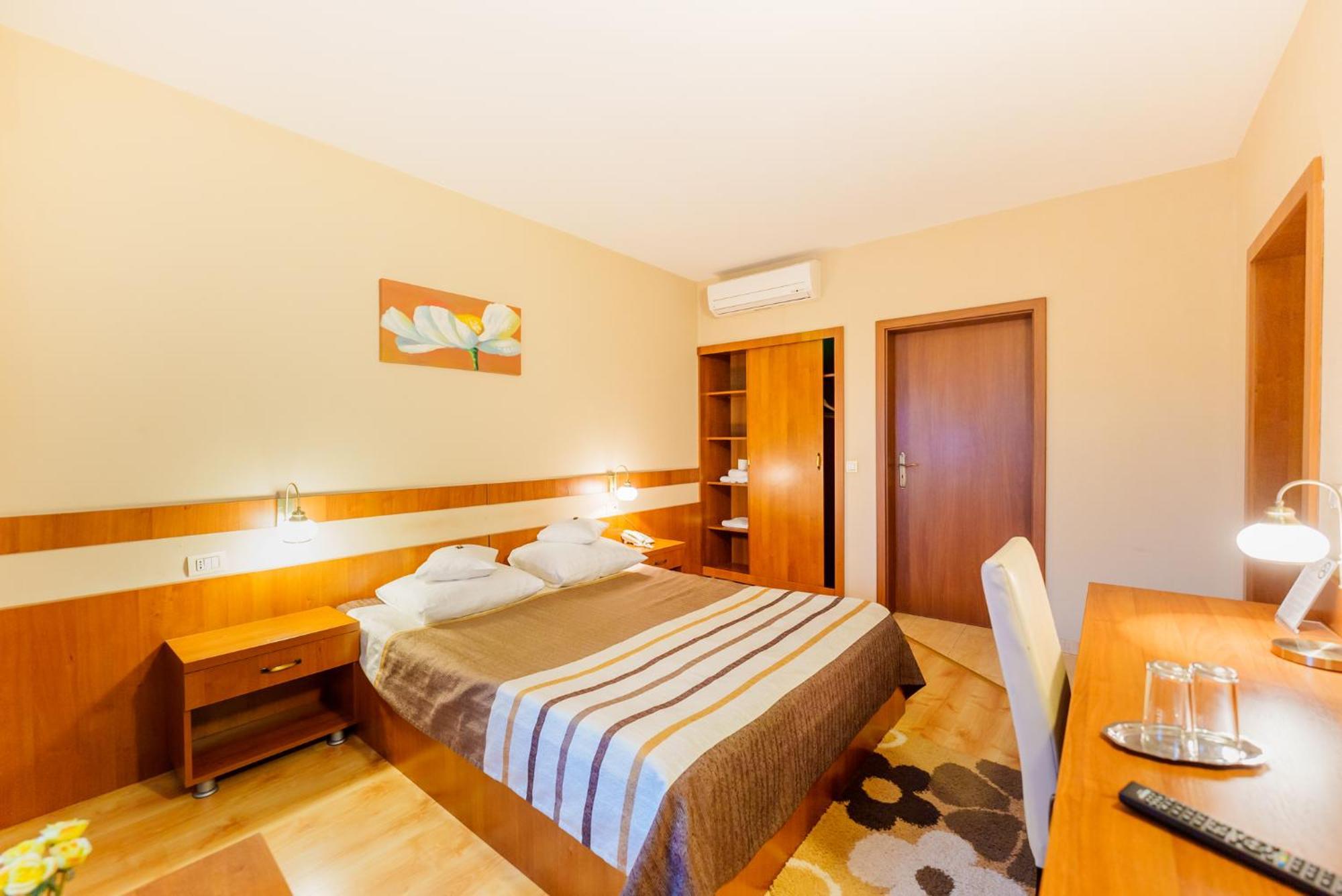 Hotel Crisana Арад Экстерьер фото