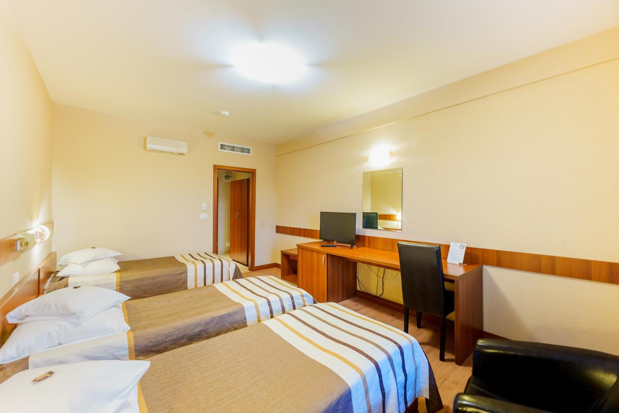 Hotel Crisana Арад Экстерьер фото