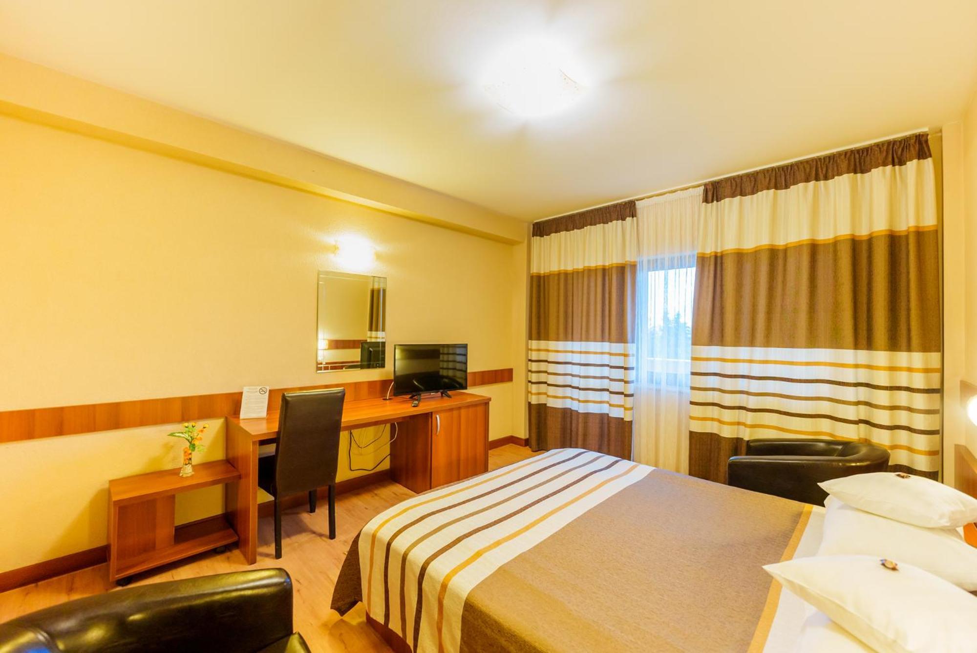Hotel Crisana Арад Экстерьер фото