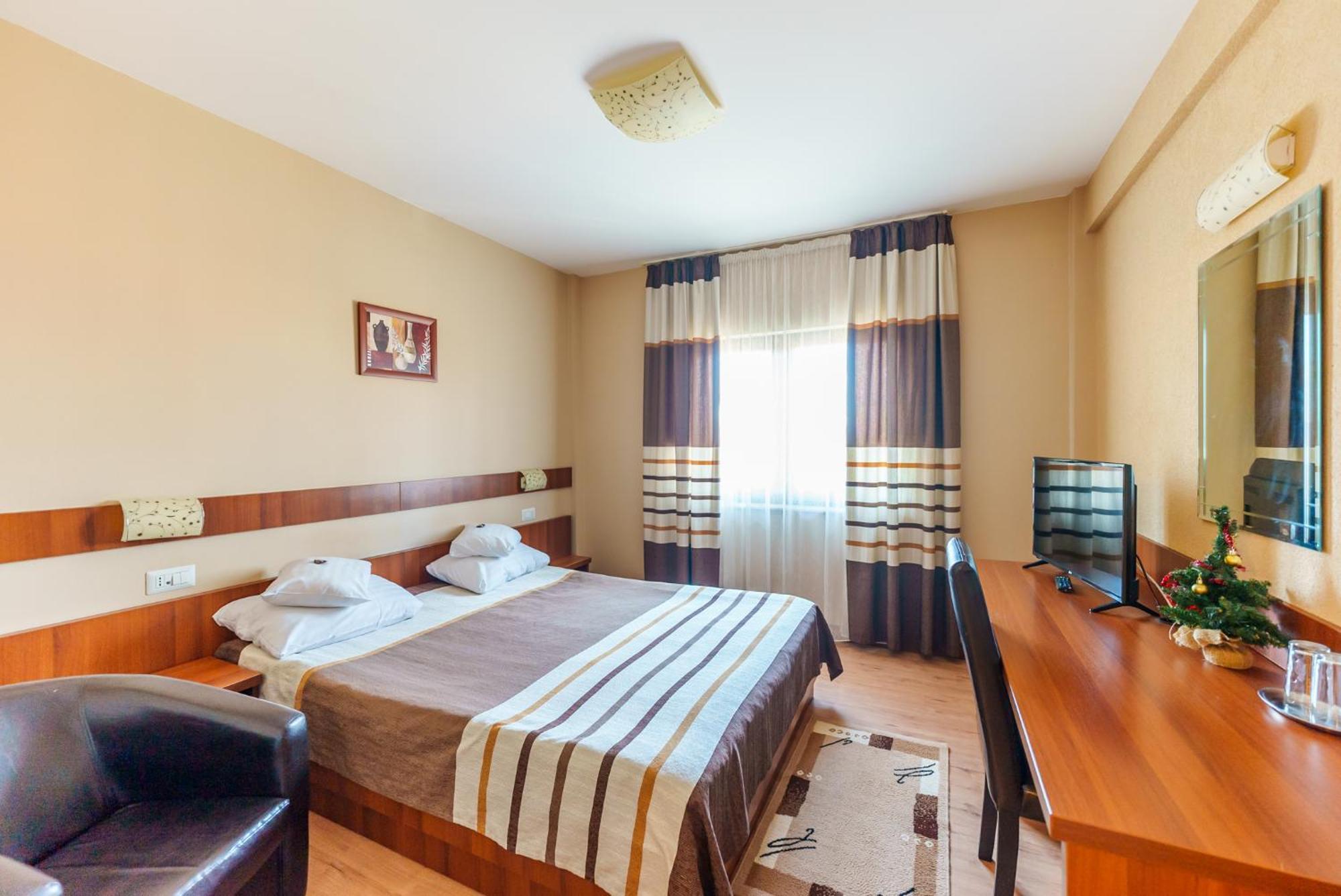 Hotel Crisana Арад Экстерьер фото